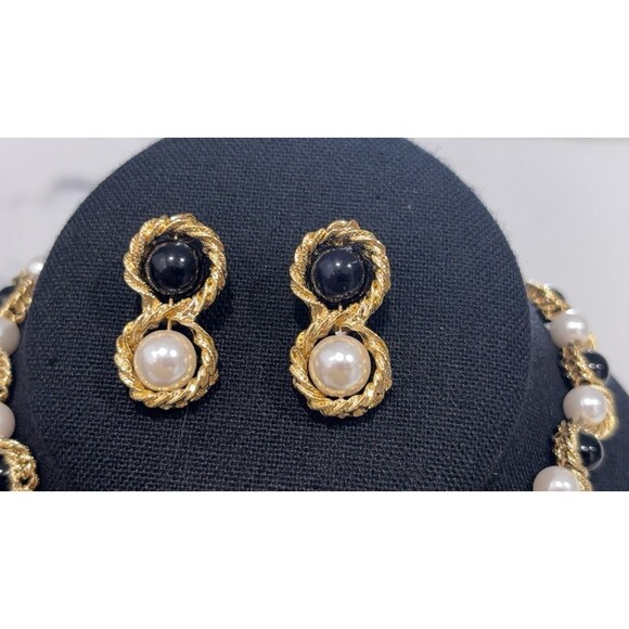 Vintage Modern Faux Pearl Jewelry Lot Gold Tone Sets Long Necklaces - Picture 3 of 9
